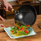 Handgemaakte gehamerde gietijzeren wok zonder coating met deksel